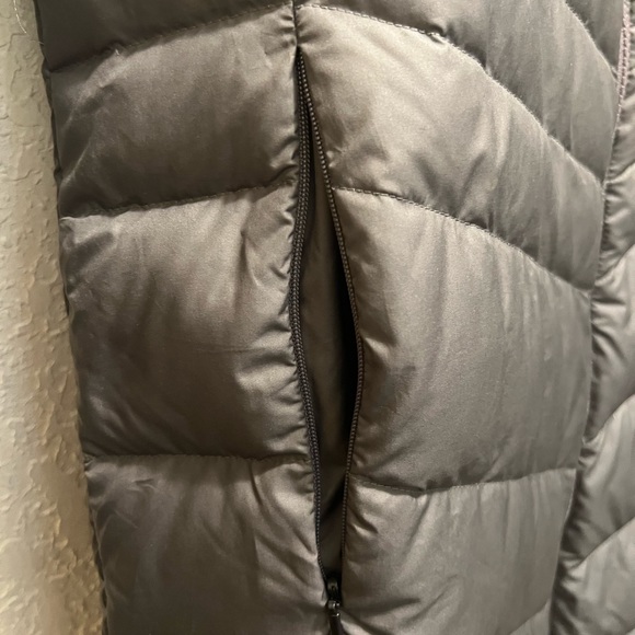 Women’s Gray Columbia Down Parka Size Small. In great shape, barely worn. - Picture 7 of 8